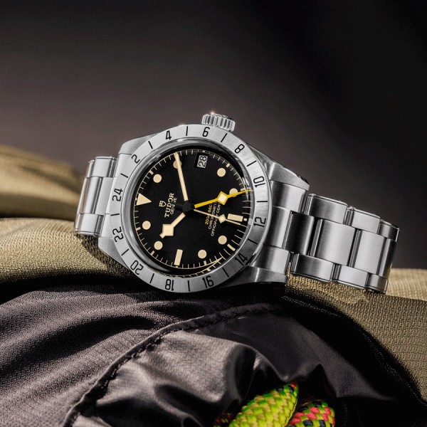 Montre Tudor Black Bay Pro automatique cadran noir bracelet acier 39 mm