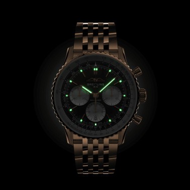 Montre Breitling Navitimer automatique Or Rose B01 Chronographe cadran noir bracelet or rose 43 mm RB0138211B1R1