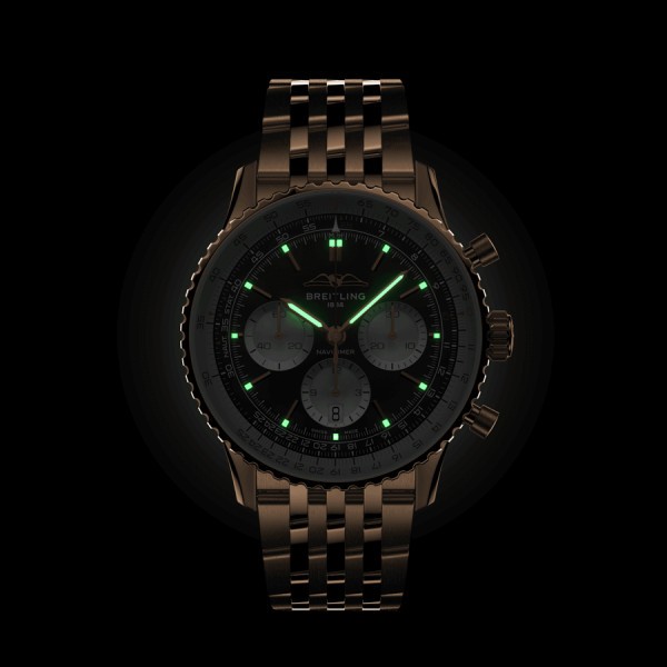 Montre Breitling Navitimer automatique Or Rose B01 Chronographe cadran noir bracelet or rose 43 mm RB0138211B1R1