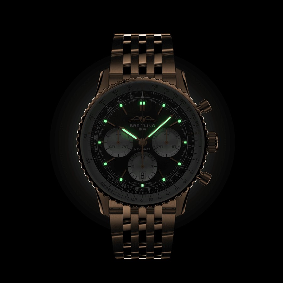 Montre Breitling Navitimer automatique Or Rose B01 Chronographe cadran noir bracelet or rose 43 mm RB0138211B1R1