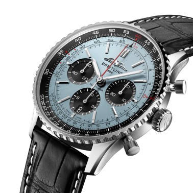 Montre Breitling Navitimer automatique B01 Chronographe cadran bleu glacier bracelet cuir noir 43 mm AB0138241C1P1