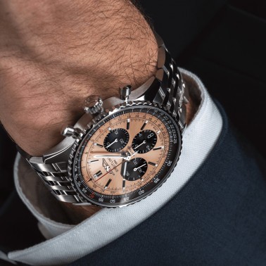 Montre Breitling Navitimer automatique B01 Chronographe cadran cuivre bracelet acier 43 mm AB0138241K1A1