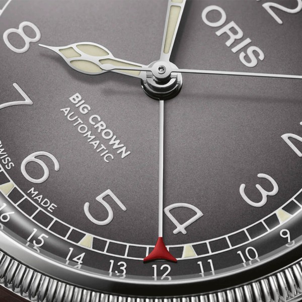 Montre Oris X Cervo Volante Big Crown Pointer Date automatique cadran gris bracelet cuir 38 mm