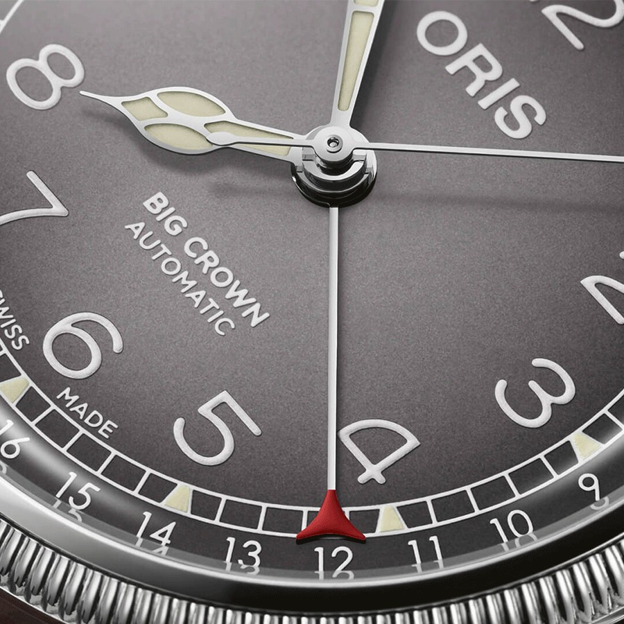 Montre Oris X Cervo Volante Big Crown Pointer Date automatique cadran gris bracelet cuir 38 mm