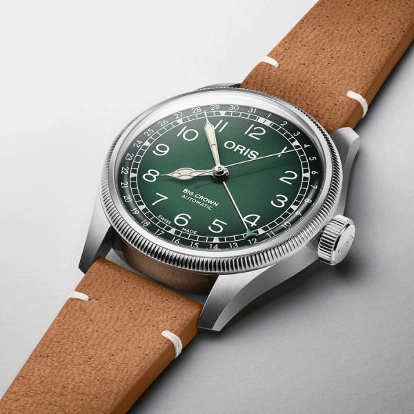Montre Oris X Cervo Volante Big Crown Pointer Date automatique cadran vert bracelet cuir 38 mm