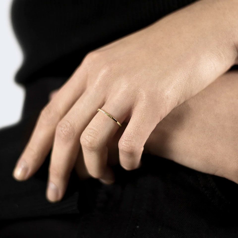 Alliance Le Gramme La 1g en or jaune 750 Lisse Poli et diamants en demi-tour LG_AOJPO012_01