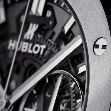 Montre Hublot Classic Fusion Aerofusion Titanium bracelet caoutchouc et cuir 45 mm