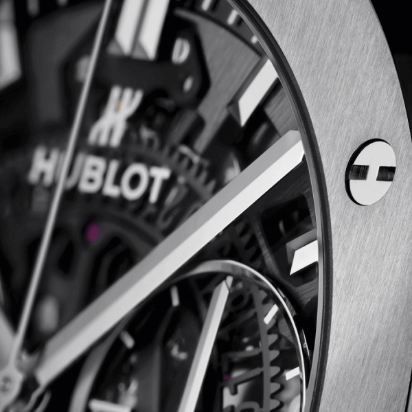 Montre Hublot Classic Fusion Aerofusion Titanium bracelet caoutchouc et cuir 45 mm 525.NX.0170.LR