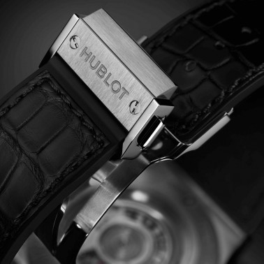 Montre Hublot Classic Fusion Aerofusion Titanium bracelet caoutchouc et cuir 45 mm 525.NX.0170.LR