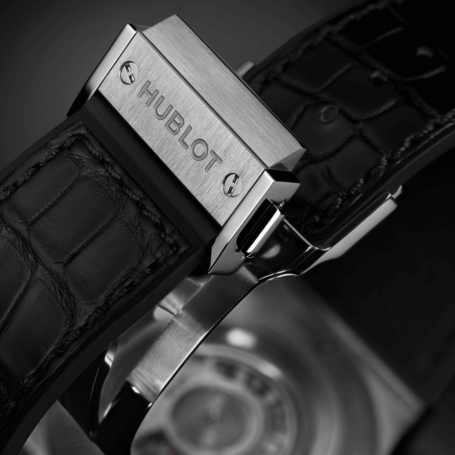 Montre Hublot Classic Fusion Aerofusion Titanium bracelet caoutchouc et cuir 45 mm 525.NX.0170.LR