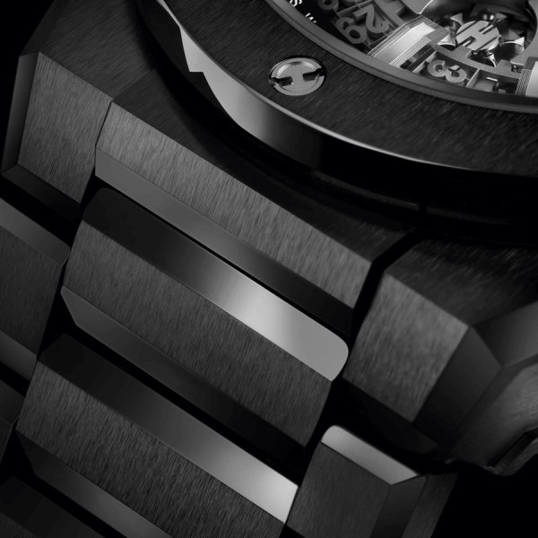 Montre Hublot Big Bang Integral Black Magic automatique cadran squelette 42 mm 451.CX.1170.CX