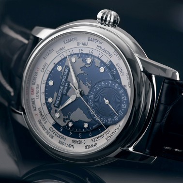Montre Frédérique Constant Classics Worldtimer Manufacture Automatique cadran bleu bracelet cuir 42 mm