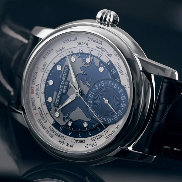 Montre Frédérique Constant Classics Worldtimer Manufacture Automatique cadran bleu bracelet cuir 42 mm
