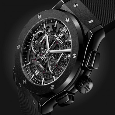 Montre Hublot Classic Fusion Aerofusion Black Magic automatique cadran squelette bracelet caoutchouc noir 45 mm 525.CM.0170.RX