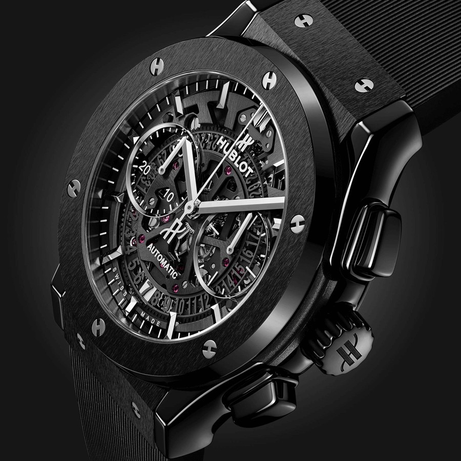 Montre Hublot Classic Fusion Aerofusion Black Magic automatique cadran squelette bracelet caoutchouc noir 45 mm 525.CM.0170.RX