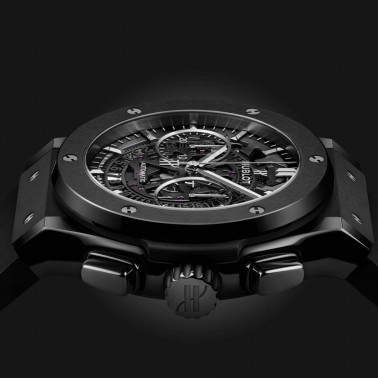 Montre Hublot Classic Fusion Aerofusion Black Magic automatique cadran squelette bracelet caoutchouc noir 45 mm 525.CM.0170.RX