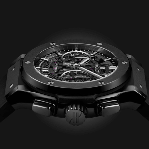 Montre Hublot Classic Fusion Aerofusion Black Magic automatique cadran squelette bracelet caoutchouc noir 45 mm 525.CM.0170.RX