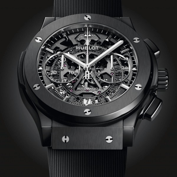 Montre Hublot Classic Fusion Aerofusion Black Magic automatique cadran squelette bracelet caoutchouc noir 45 mm 525.CM.0170.RX