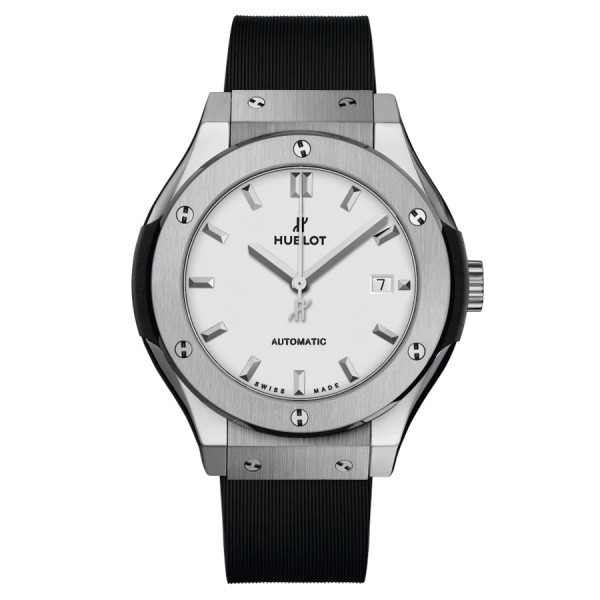 Montre Hublot Classic Fusion Titanium automatique cadran opalin 33 mm 582.NX.2610.RX