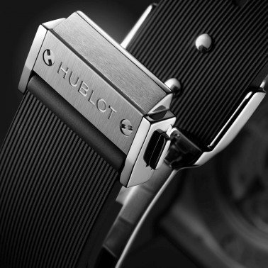 Montre Hublot Classic Fusion Titanium automatique cadran noir bracelet caoutchouc noir 38 mm 565.NX.1470.RX