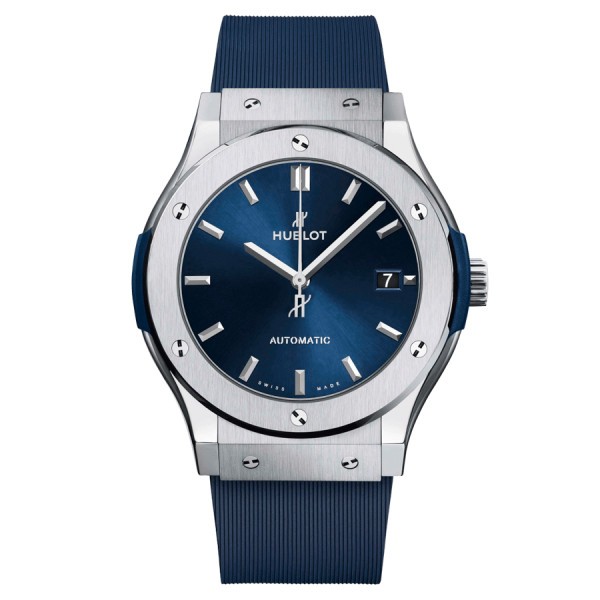 Montre Hublot Classic Fusion Titanium automatique cadran bleu bracelet caoutchouc bleu 45 mm 511.NX.7170.RX