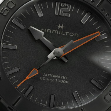 Montre Hamilton Khaki Navy Frogman PVD Noir automatique cadran noir bracelet caoutchouc noir 46 mm H77845330
