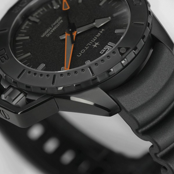 Montre Hamilton Khaki Navy Frogman PVD Noir automatique cadran noir bracelet caoutchouc noir 46 mm H77845330