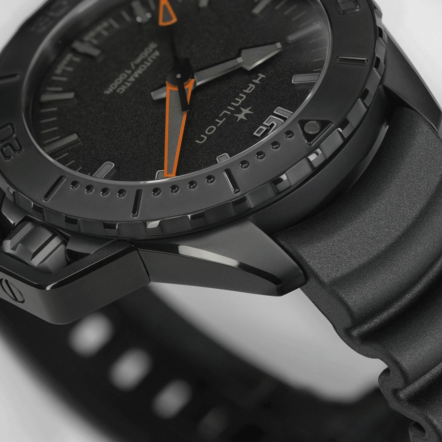 Montre Hamilton Khaki Navy Frogman PVD Noir automatique cadran noir bracelet caoutchouc noir 46 mm H77845330