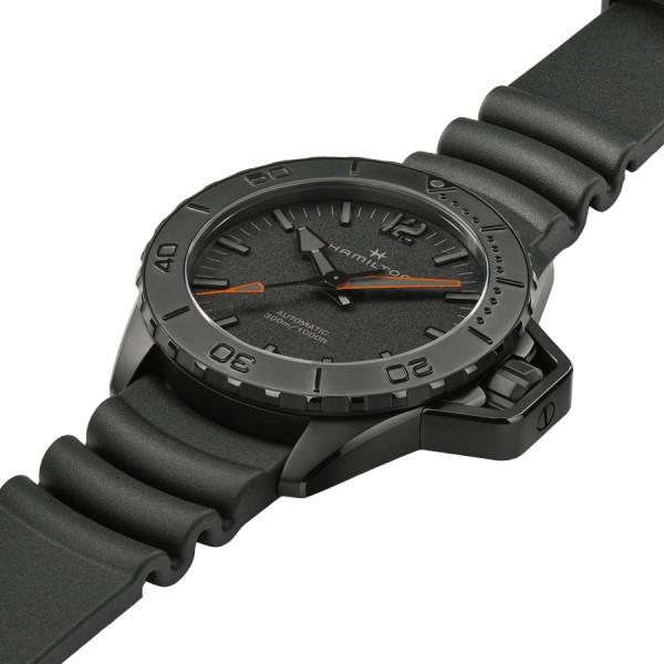 Montre Hamilton Khaki Navy Frogman PVD Noir automatique cadran noir bracelet caoutchouc noir 46 mm H77845330