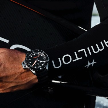 Montre Hamilton Khaki Navy Frogman automatique cadran noir bracelet caoutchouc noir 46 mm H77825330