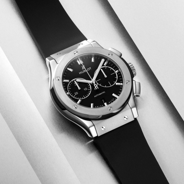 Montre Hublot Classic Fusion Chronograph Titanium automatique cadran noir bracelet caoutchouc noir 45 mm 521.NX.1171.RX