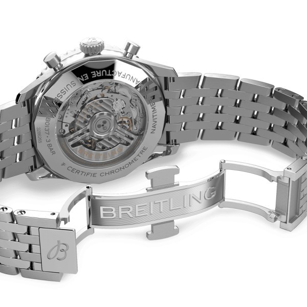 Montre Breitling Navitimer automatique B01 Chronographe cadran vert bracelet acier 46 mm AB0137241L1A1