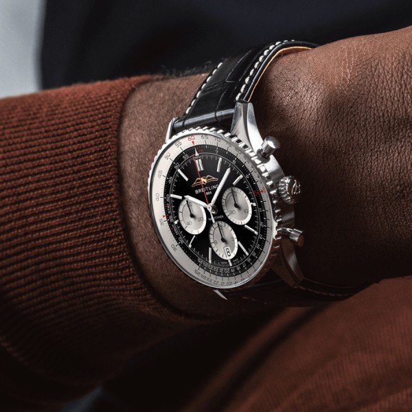 Montre Breitling Navitimer automatique B01 Chronographe cadran noir bracelet cuir noir 43 mm AB0138211B1P1 Montre Breitling Navitimer automatique B01 Chronographe cadran noir bracelet cuir noir 43 mm AB0138211B1P1
