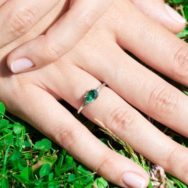 Solitaire Lepage Emotion en or blanc et saphir vert