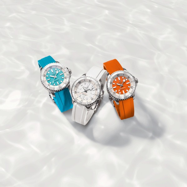 Montre Breitling Superocean automatique cadran blanc bracelet caoutchouc blanc 36 mm A17377211A1S1