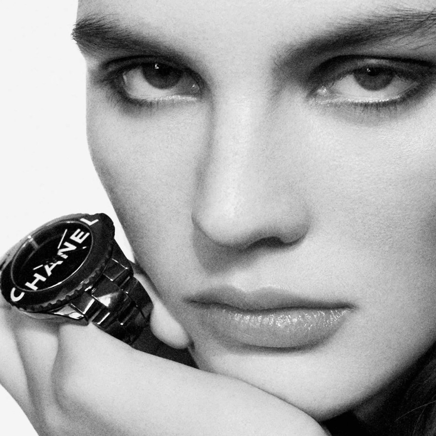 Montre CHANEL J12 Wanted automatique cadran noir bracelet céramique noire 38 mm H7418