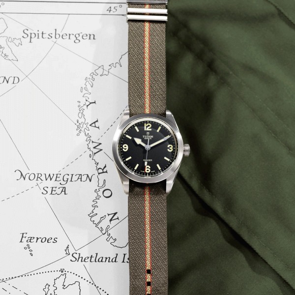 Montre Tudor Ranger automatique cadran noir bracelet tissu vert 39 mm M79950-0003