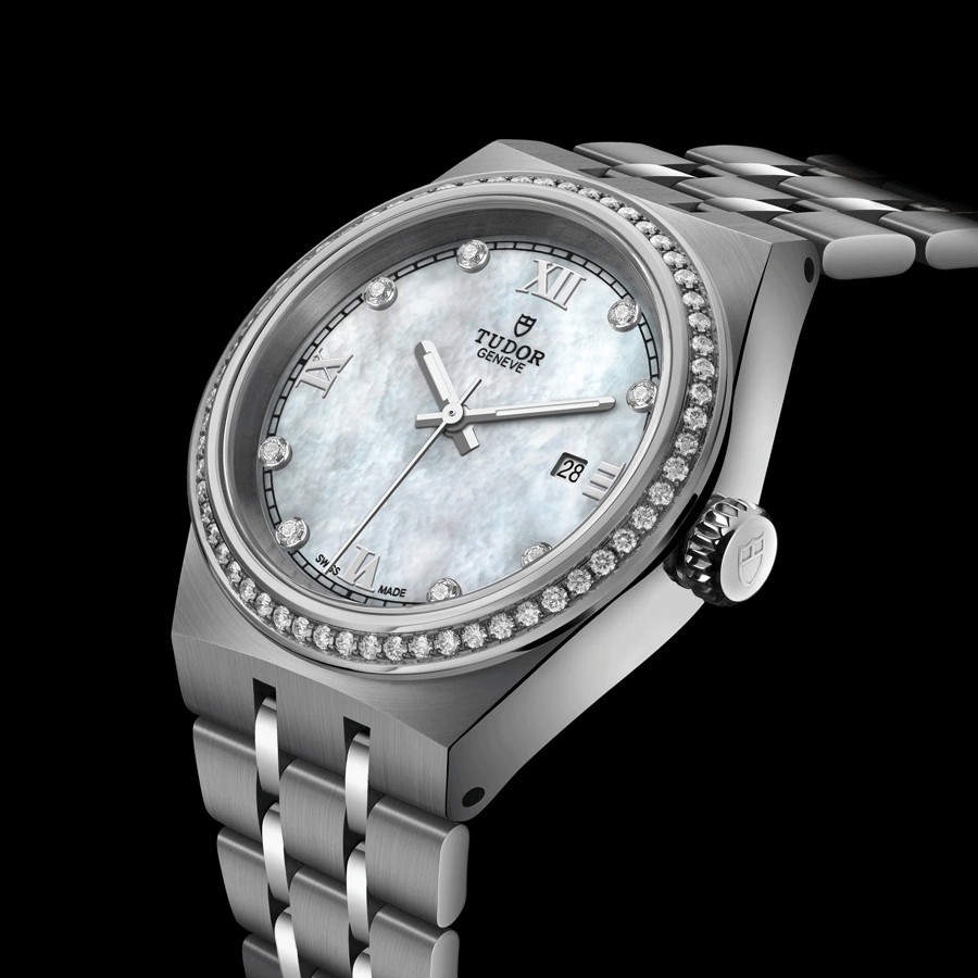 Montre Tudor Royal automatique index diamants lunette sertie cadran nacre blanche bracelet acier 28 mm M28320-0001