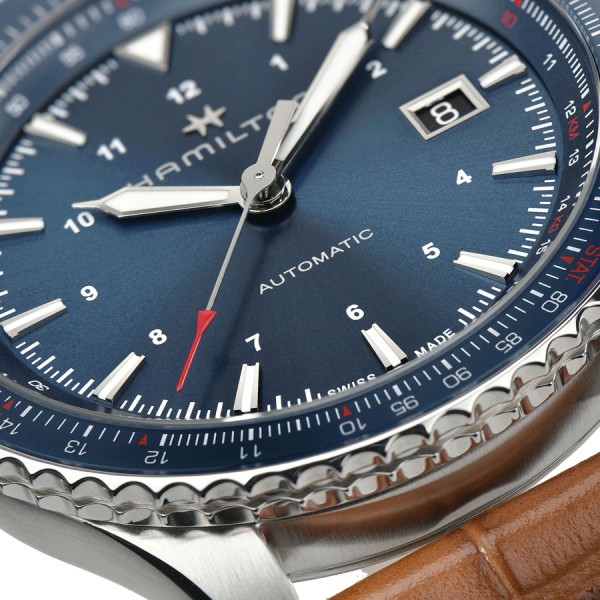 Montre Hamilton Khaki Aviation Converter automatique cadran bleu bracelet cuir brun 42 mm H76645540