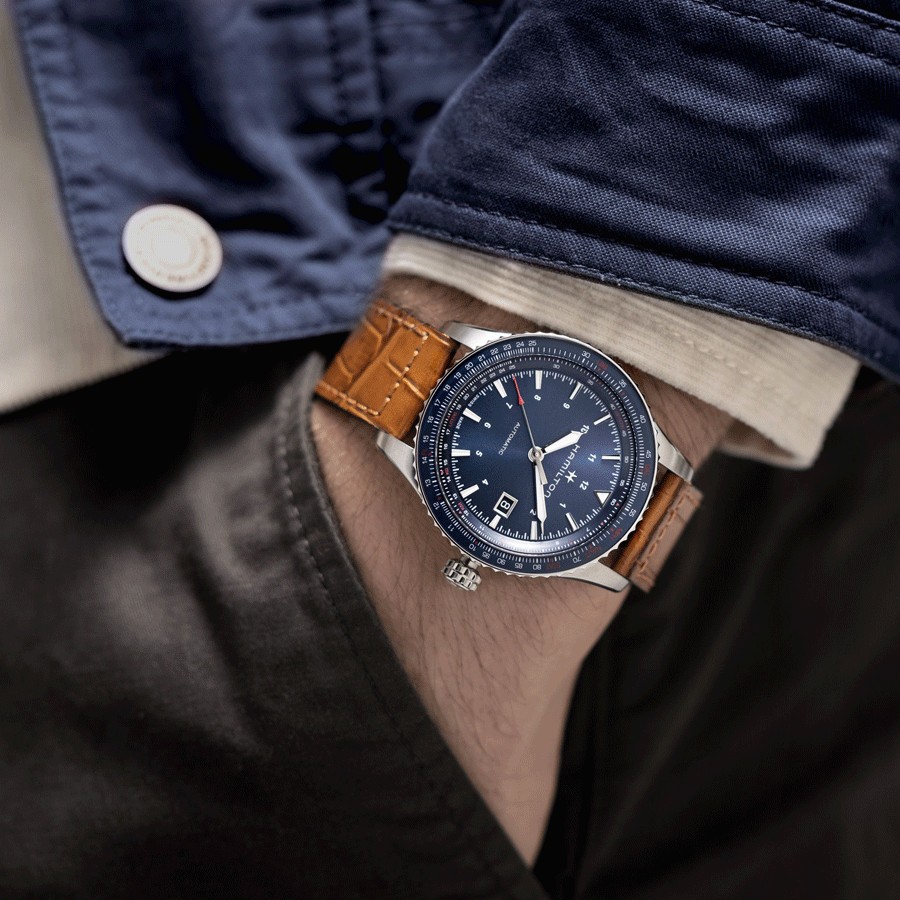 Montre Hamilton Khaki Aviation Converter automatique cadran bleu bracelet cuir brun 42 mm H76645540