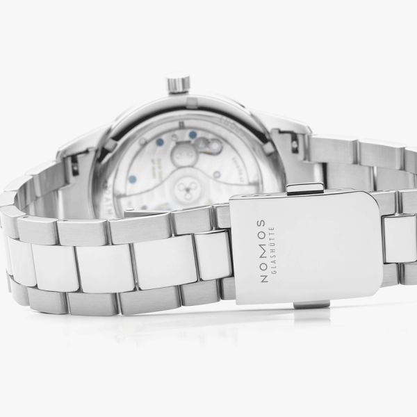 Montre NOMOS Club Sport Neomatik Polar automatique fond verre saphir cadran bleu polar bracelet acier 37 mm 750
