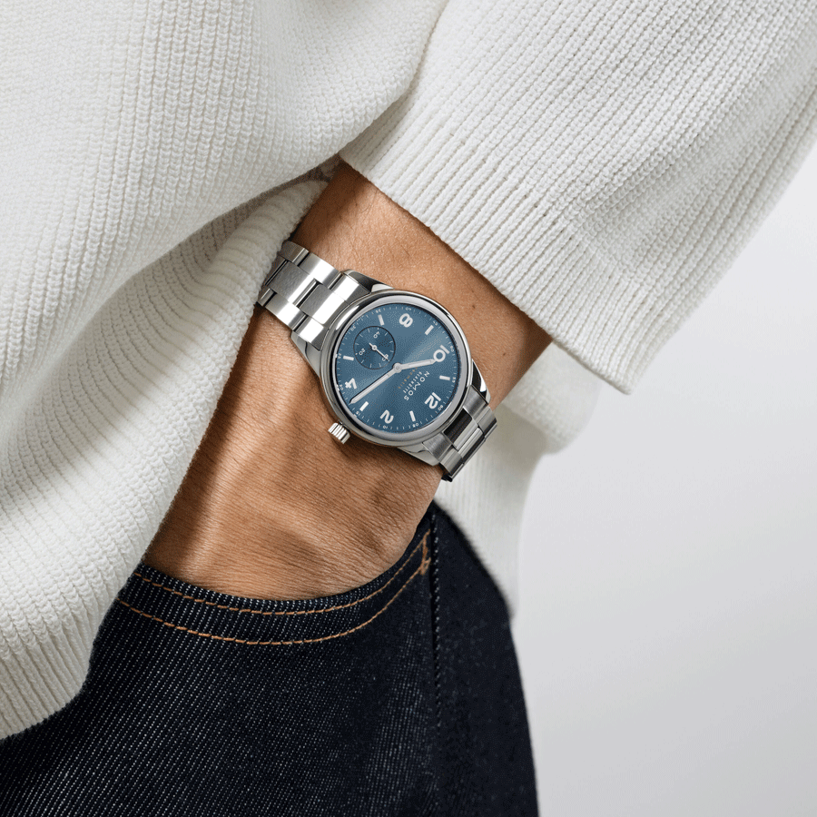 Montre NOMOS Club Sport Neomatik Polar automatique fond verre saphir cadran bleu polar bracelet acier 37 mm 750