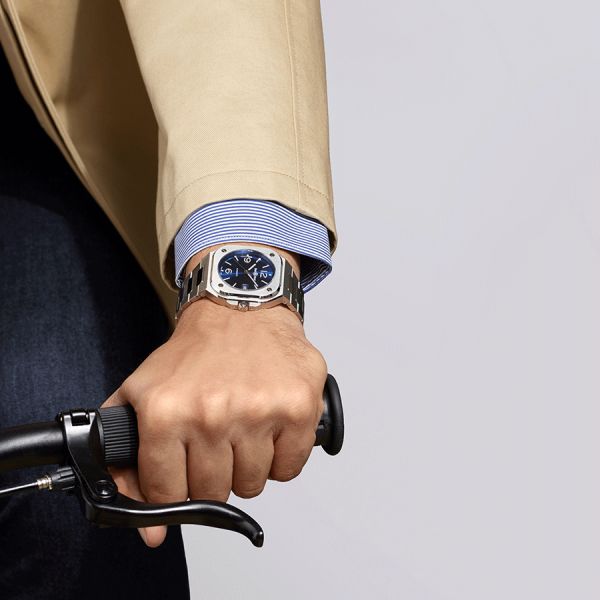 Montre Bell & Ross BR 05 automatique cadran bleu bracelet acier 40 mm