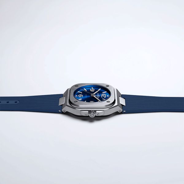 Montre Bell & Ross BR 05 automatique cadran bleu bracelet caoutchouc 40 mm