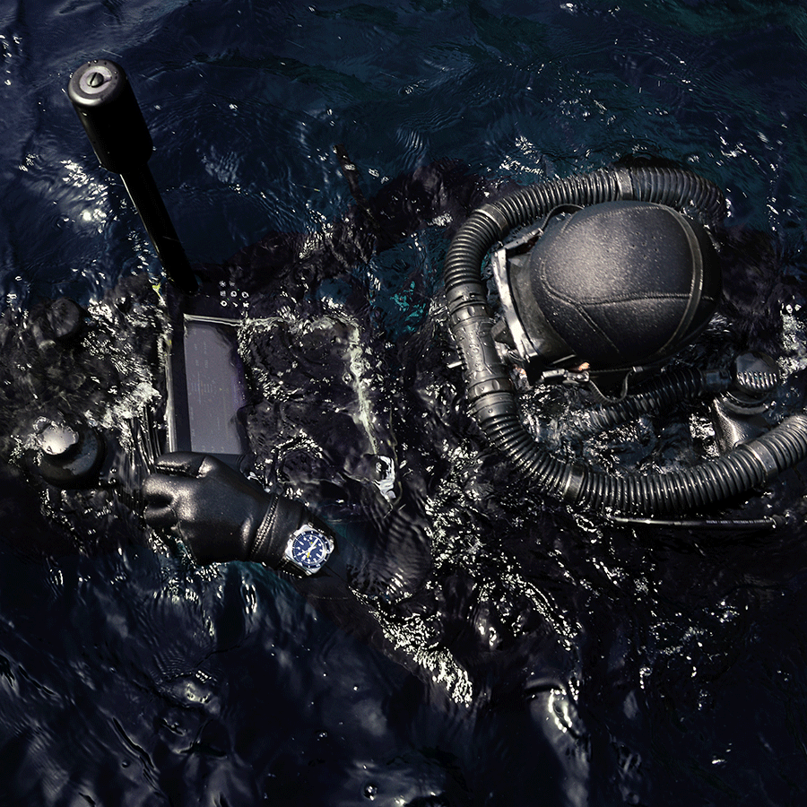 Bell & Ross BR 03-92 Diver Blue automatic blue dial rubber strap 42 mm