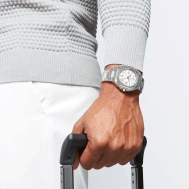 Montre Bell & Ross BR 05 GMT automatique cadran blanc bracelet acier 41 mm