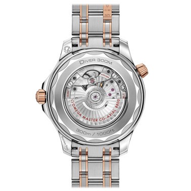 Montre Omega Seamaster Diver 300m Co-Axial Master Chronometer cadran noir bracelet acier et or rouge 42 mm