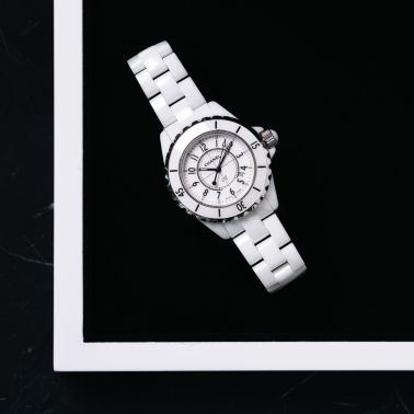 Montre Chanel J12 Blanche quartz 33 mm