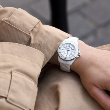 Montre Chanel J12 Blanche quartz 33 mm