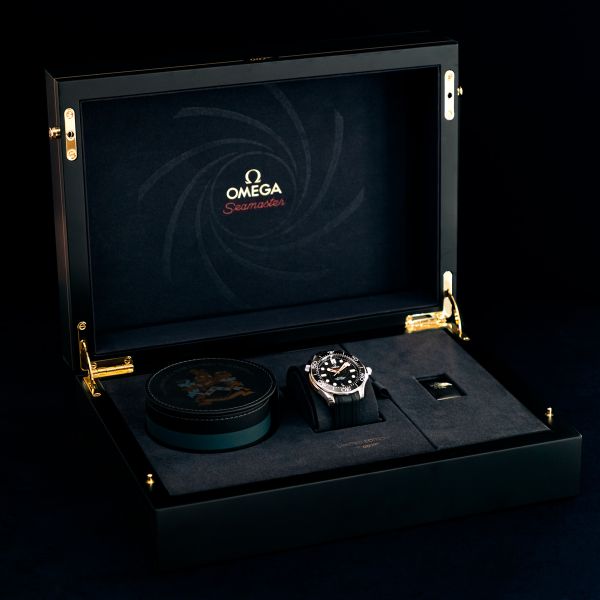 Montre Omega Seamaster Diver 300M James Bond Édition Limitée automatique 42 mm Full Set 2020